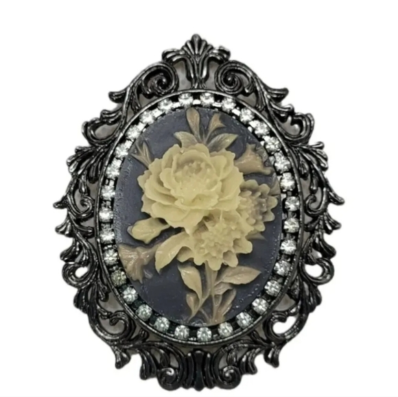 VTG STYLE Flower Cameo Brooch Metal Filigree Carved Noblesse Collection 2003 New - Picture 2 of 8